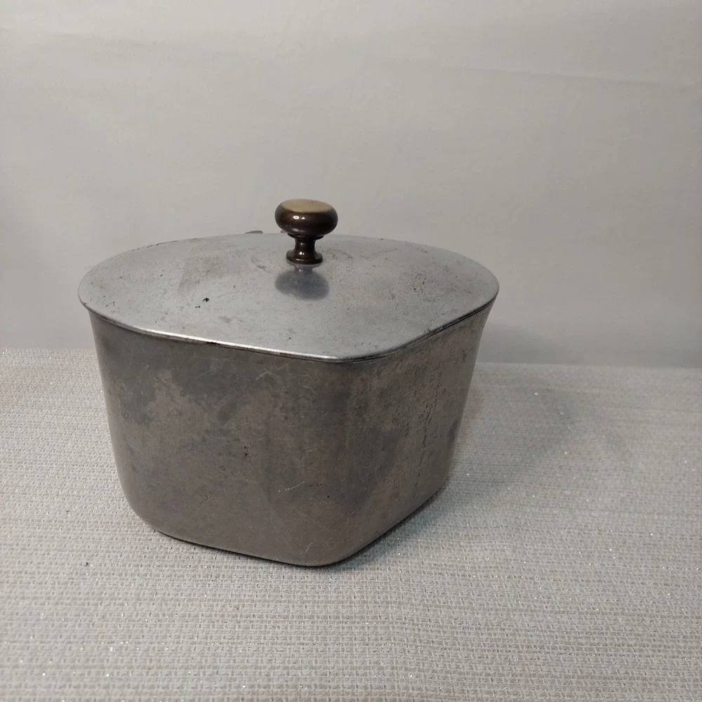 Vintage Cast-Rite Ware Cast Aluminum Pot with Lid Triangular Heart‎ Shape Pan